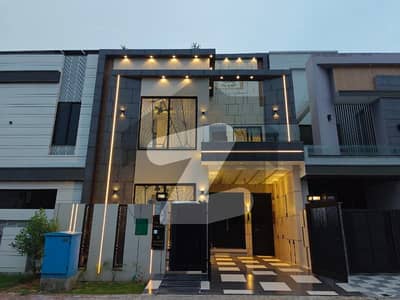 بحریہ ٹاؤن سیکٹر سی بحریہ ٹاؤن,لاہور میں 3 کمروں کا 5 مرلہ مکان 2.15 کروڑ میں برائے فروخت۔