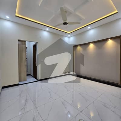 بحریہ ٹاؤن فیز 8 ۔ سفاری ویلی بحریہ ٹاؤن فیز 8,بحریہ ٹاؤن راولپنڈی,راولپنڈی میں 5 کمروں کا 10 مرلہ مکان 3.2 کروڑ میں برائے فروخت۔