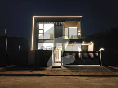 بحریہ ٹاؤن سیکٹر B بحریہ ٹاؤن,لاہور میں 5 کمروں کا 8 مرلہ مکان 3.15 کروڑ میں برائے فروخت۔