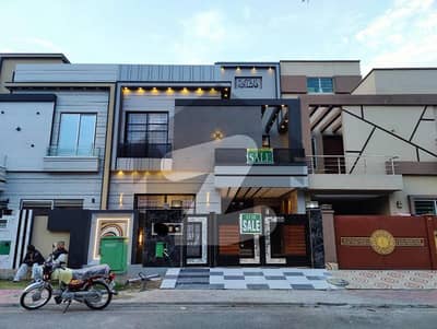 بحریہ ٹاؤن سیکٹر سی بحریہ ٹاؤن,لاہور میں 3 کمروں کا 5 مرلہ مکان 2.2 کروڑ میں برائے فروخت۔