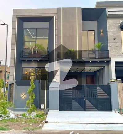 بحریہ ٹاؤن سیکٹر ای بحریہ ٹاؤن,لاہور میں 3 کمروں کا 5 مرلہ مکان 80.0 ہزار میں کرایہ پر دستیاب ہے۔