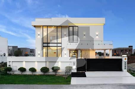 ڈی ایچ اے فیز 8 - بلاک یو فیز 8,ڈیفنس (ڈی ایچ اے),لاہور میں 6 کمروں کا 1 کنال مکان 16.0 کروڑ میں برائے فروخت۔