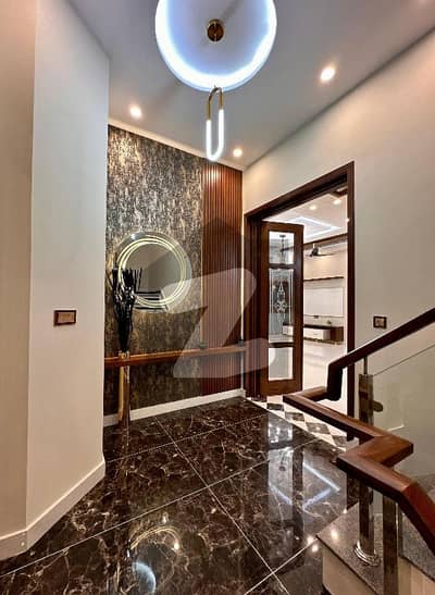 بحریہ ٹاؤن سیکٹرڈی بحریہ ٹاؤن,لاہور میں 3 کمروں کا 10 مرلہ بالائی پورشن 70.0 ہزار میں کرایہ پر دستیاب ہے۔