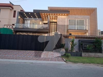 ابدالینزکوآپریٹو ہاؤسنگ سوسائٹی لاہور میں 6 کمروں کا 1 کنال مکان 9.7 کروڑ میں برائے فروخت۔ ابدالینزکوآپریٹو ہاؤسنگ سوسائٹی لاہور میں 6 کمروں کا 1 کنال مکان 9.7 کروڑ میں برائے فروخت۔