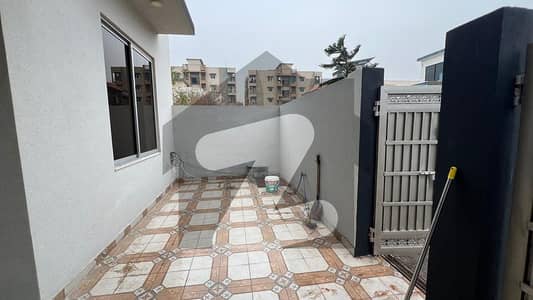 ڈی ۔ 17 اسلام آباد میں 5 کمروں کا 9 مرلہ مکان 3.2 کروڑ میں برائے فروخت۔