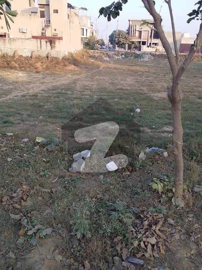 فارمانئیٹس ہاؤسنگ سکیم لاہور میں 10 مرلہ رہائشی پلاٹ 1.65 کروڑ میں برائے فروخت۔