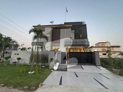 Ultra-Modern 10 Marla Corner House | Prime Formanites Location