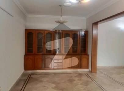 آئی ۔ 8/3 آئی ۔ 8,اسلام آباد میں 3 کمروں کا 14 مرلہ بالائی پورشن 1.5 لاکھ میں کرایہ پر دستیاب ہے۔