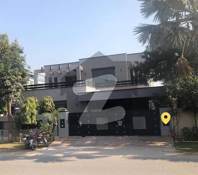 ڈی ایچ اے فیز 3 ڈیفنس (ڈی ایچ اے),لاہور میں 5 کمروں کا 1 کنال مکان 3.25 لاکھ میں کرایہ پر دستیاب ہے۔