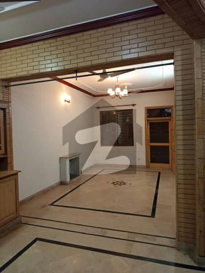 جی ۔ 11 اسلام آباد میں 4 کمروں کا 8 مرلہ مکان 2.0 لاکھ میں کرایہ پر دستیاب ہے۔