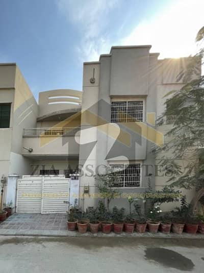 صائمہ لگژری ہومز کراچی میں 4 کمروں کا 5 مرلہ مکان 2.35 کروڑ میں برائے فروخت۔