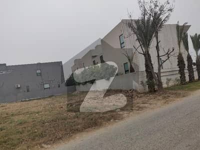 ڈی ایچ اے فیز 7 - بلاک یو فیز 7,ڈیفنس (ڈی ایچ اے),لاہور میں 1 کنال رہائشی پلاٹ 3.5 کروڑ میں برائے فروخت۔