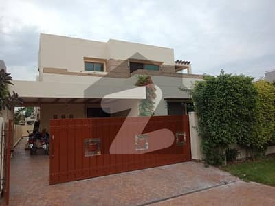 01 KANAL BEAUTIFUL HOUSE FOR SALE IN DHA PHASE 2 HOT LOCATION.