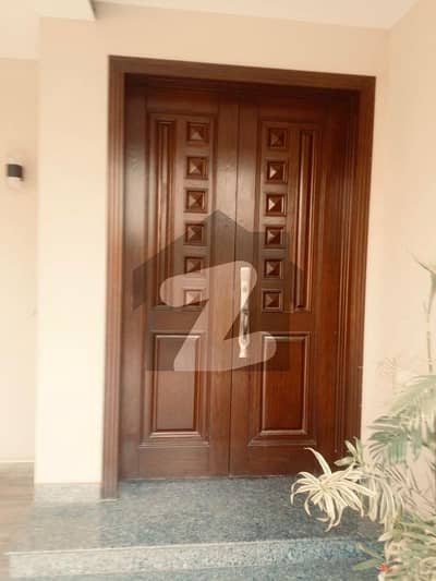 1 KANAL MODERN HOUSE FOR RENT IN DHA PHASE 5