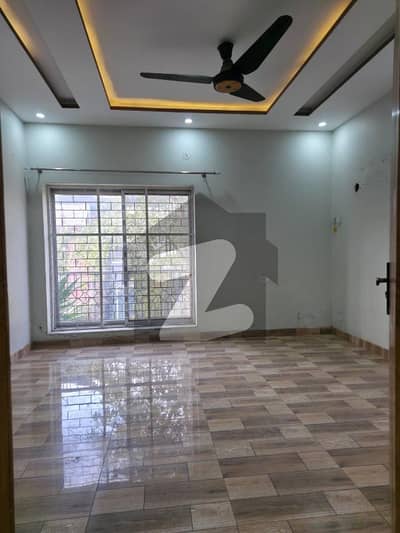 ڈی ایچ اے فیز 2 - بلاک وی فیز 2,ڈیفنس (ڈی ایچ اے),لاہور میں 2 کمروں کا 8 مرلہ مکان 80.0 ہزار میں کرایہ پر دستیاب ہے۔