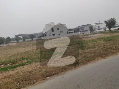 1Kanal low Budget Plot Near Oval Commercial