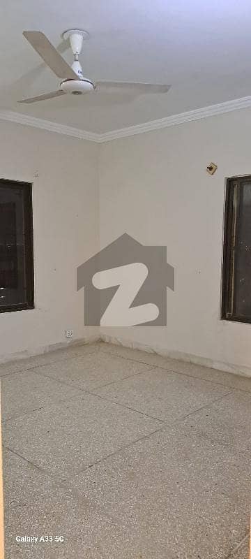 ایف ۔ 10 اسلام آباد میں 3 کمروں کا 8 مرلہ فلیٹ 1.5 لاکھ میں کرایہ پر دستیاب ہے۔