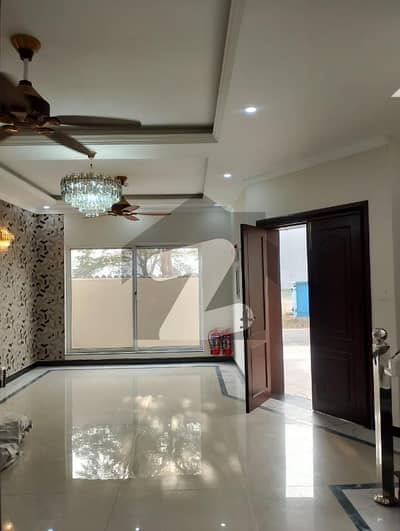 ڈی ایچ اے 9 ٹاؤن ۔ بلاک اے ڈی ایچ اے 9 ٹاؤن,ڈیفنس (ڈی ایچ اے),لاہور میں 3 کمروں کا 5 مرلہ مکان 1.45 لاکھ میں کرایہ پر دستیاب ہے۔