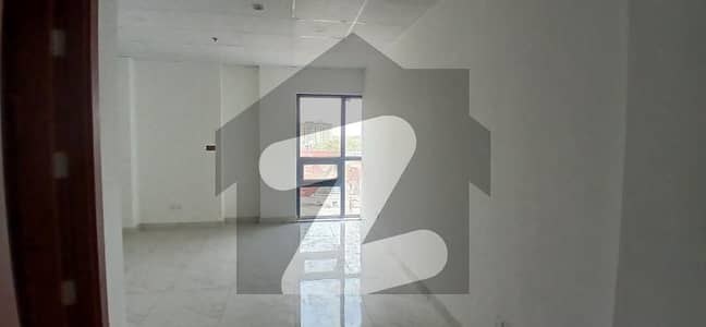 گرینڈ سکوئر مال مین بلیوارڈ گلبرگ,گلبرگ,لاہور میں 2 مرلہ دفتر 57.0 ہزار میں کرایہ پر دستیاب ہے۔