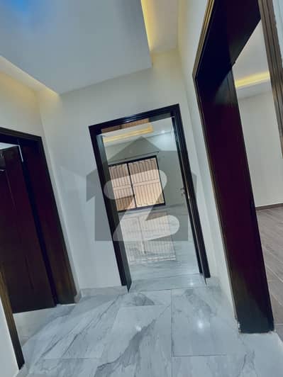 عسکری 10 عسکری,لاہور میں 5 کمروں کا 15 مرلہ مکان 9.95 کروڑ میں برائے فروخت۔