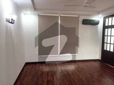 DEFENCE ONE KANAL LOWER PORTION AVALIABLE FOR RENT IN DHA LAHORE