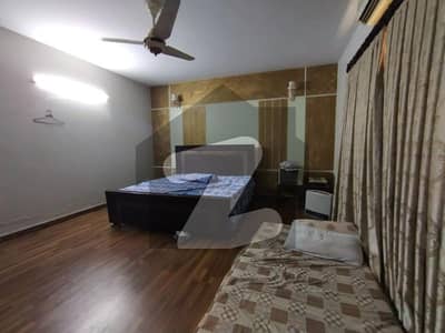 ONE KANAL BEAUTIFULL LOWER PORTION AVALIABLE FOR RENT IN DHA DEFANCE