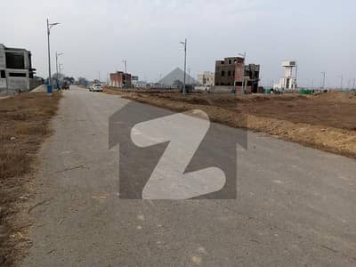 ڈی ایچ اے فیز 8 - بلاک زیڈ 5 ڈی ایچ اے فیز 8,ڈی ایچ اے ڈیفینس,لاہور میں 5 مرلہ رہائشی پلاٹ 63.0 لاکھ میں برائے فروخت۔