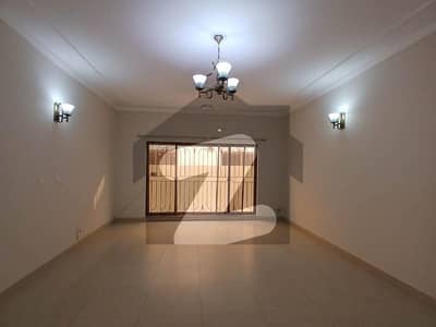 عسکری 10 - سیکٹر ایف عسکری 10,عسکری,لاہور میں 5 کمروں کا 17 مرلہ مکان 2.7 لاکھ میں کرایہ پر دستیاب ہے۔