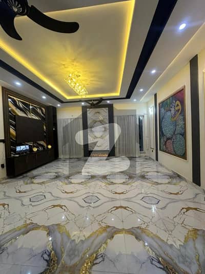 نشیمنِ اقبال فیز 2 نشیمنِ اقبال,لاہور میں 6 کمروں کا 1 کنال مکان 6.17 کروڑ میں برائے فروخت۔