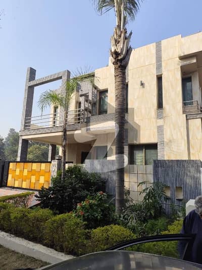 ایف ۔ 10 اسلام آباد میں 5 کمروں کا 1 کنال مکان 5.8 لاکھ میں کرایہ پر دستیاب ہے۔