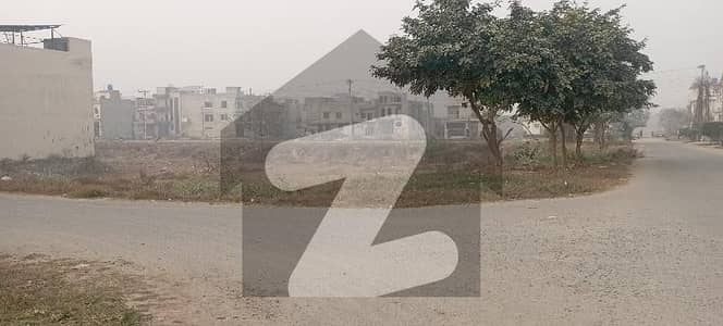 ڈی ایچ اے 9 ٹاؤن - بلاک ای ڈی ایچ اے 9 ٹاؤن,ڈی ایچ اے ڈیفینس,لاہور میں 5 مرلہ رہائشی پلاٹ 1.12 کروڑ میں برائے فروخت۔