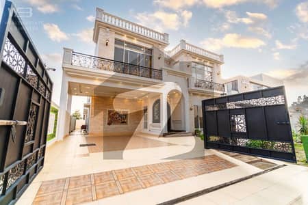 ڈی ایچ اے فیز 7 - بلاک کیو فیز 7,ڈیفنس (ڈی ایچ اے),لاہور میں 5 کمروں کا 1 کنال مکان 6.99 کروڑ میں برائے فروخت۔