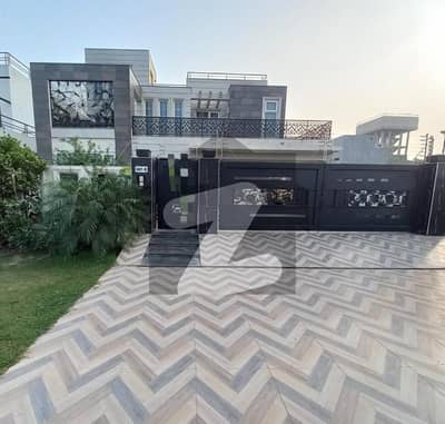 1 KANAL SLIGHTLY USED HOUSE FOR SALE NEAR TO PARK NEAR TO MOSQUE AT DHA PHASE 7
