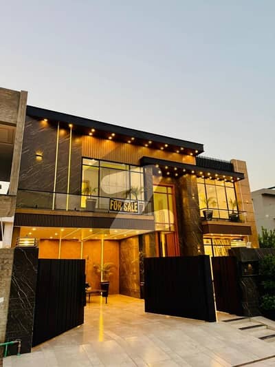 رائل آرچرڈ ملتان پبلک سکول روڈ,ملتان میں 5 کمروں کا 1 کنال مکان 6.8 کروڑ میں برائے فروخت۔