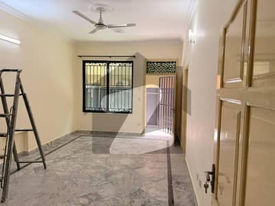 مارگلہ ٹاؤن اسلام آباد میں 2 کمروں کا 9 مرلہ زیریں پورشن 80.0 ہزار میں کرایہ پر دستیاب ہے۔