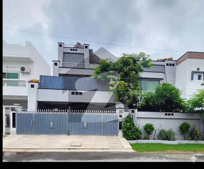 1 Kanal 6 Bedrooms House For Rent.