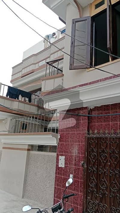 گلستان کالونی نمبر 1 فیصل آباد میں 5 کمروں کا 10 مرلہ مکان 1.8 لاکھ میں کرایہ پر دستیاب ہے۔