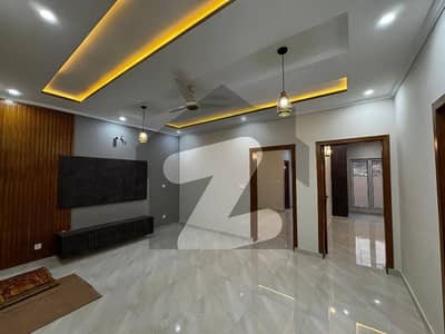 بحریہ انکلیو بحریہ ٹاؤن,اسلام آباد میں 5 کمروں کا 8 مرلہ مکان 3.45 کروڑ میں برائے فروخت۔