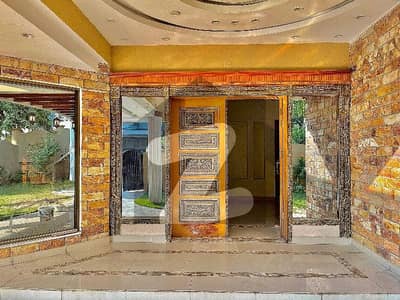 Elegant 1.5 Kanal Corner House for Sale in Phase 7 at Prime Location