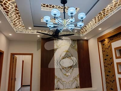 بحریہ ٹاؤن فیز 8 بحریہ ٹاؤن راولپنڈی,راولپنڈی میں 5 کمروں کا 10 مرلہ مکان 4.9 کروڑ میں برائے فروخت۔ بحریہ ٹاؤن فیز 8 بحریہ ٹاؤن راولپنڈی,راولپنڈی میں 5 کمروں کا 10 مرلہ مکان 4.9 کروڑ میں برائے فروخت۔