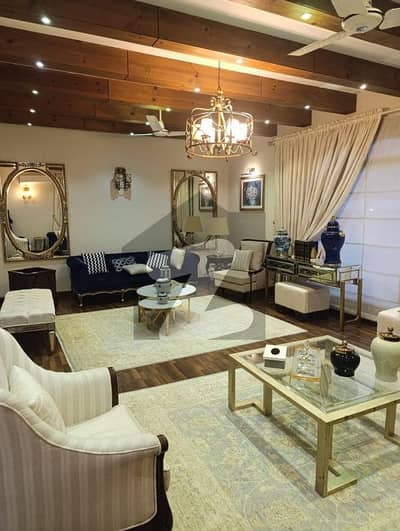 luxury 1000 yard Bungalow For sale available in DHA phase 6