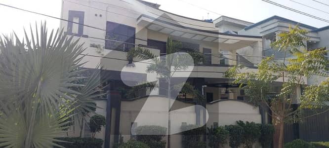 ڈی سی کالونی ۔ راوی بلاک ڈی سی کالونی,گوجرانوالہ میں 6 کمروں کا 1 کنال مکان 5.25 کروڑ میں برائے فروخت۔