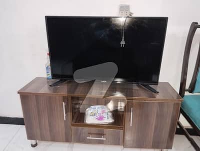 Furniture & Appliances: Bed sets with mattresses Sofa set Dining table & chairs Wardrobes Curtains & carpets Appliances: Refrigerator Washing machine Microwave Stove / Cooking range Water heater (Geyser) Air conditioner / Fans Kitchen Items: Complete kitchen cabinets Crockery & basic utensils Other Facilities: 2 Bedrooms 2 Washrooms Kitchen Fully furnished & well-maintained