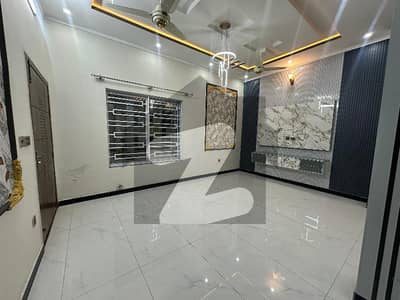 سوان گارڈن اسلام آباد میں 3 کمروں کا 1 کنال بالائی پورشن 85.0 ہزار میں کرایہ پر دستیاب ہے۔