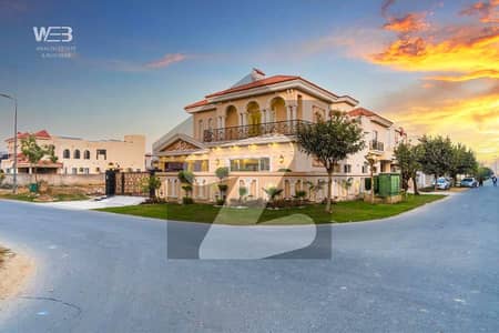 ڈی ایچ اے فیز 7 - بلاک ایس فیز 7,ڈیفنس (ڈی ایچ اے),لاہور میں 5 کمروں کا 1 کنال مکان 7.0 کروڑ میں برائے فروخت۔