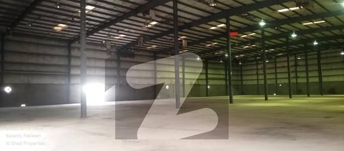 سندھ انڈسٹریل ٹریڈنگ اسٹی - ایس آئی ٹی ای کراچی میں 4 کمروں کا 8 کنال گودام 16.2 لاکھ میں کرایہ پر دستیاب ہے۔