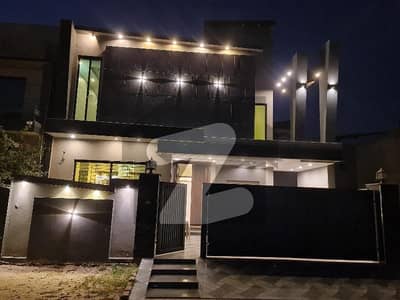 پراگون سٹی - آرچرڈ ١ بلاک پیراگون سٹی,لاہور میں 5 کمروں کا 10 مرلہ مکان 5.5 کروڑ میں برائے فروخت۔