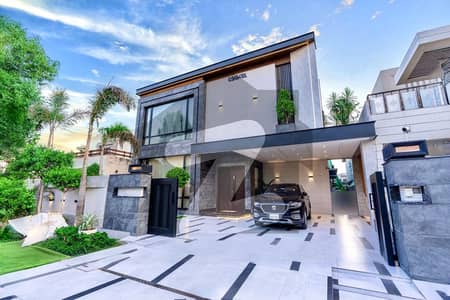 ڈی ایچ اے فیز 8 ڈیفنس (ڈی ایچ اے),لاہور میں 5 کمروں کا 1 کنال مکان 8.35 کروڑ میں برائے فروخت۔