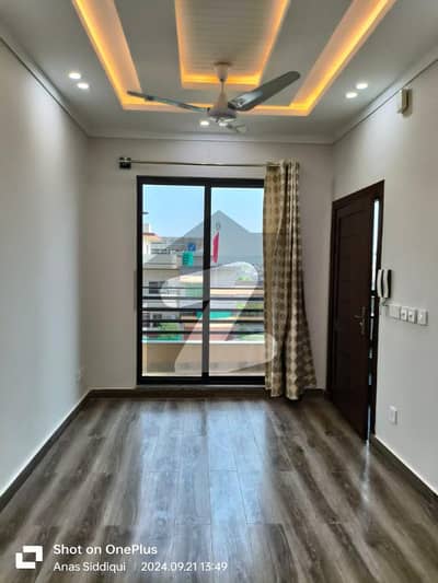 Spacious Luxurious Designer 2 Bedroom Family Apartment for Rent , Camera Security Available Good. location This Building 2 AC Install