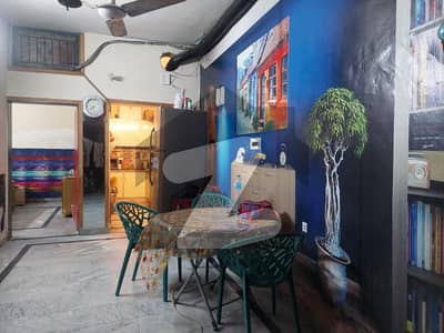 مدینہ ٹاؤن اسلام آباد میں 2 کمروں کا 3 مرلہ مکان 75.0 لاکھ میں برائے فروخت۔